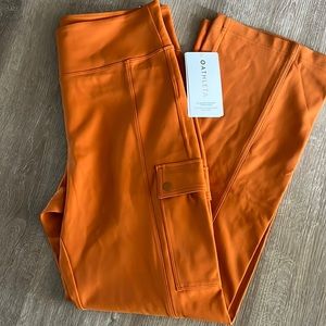 Athleta Delancey straight cargo pants size large. NWT